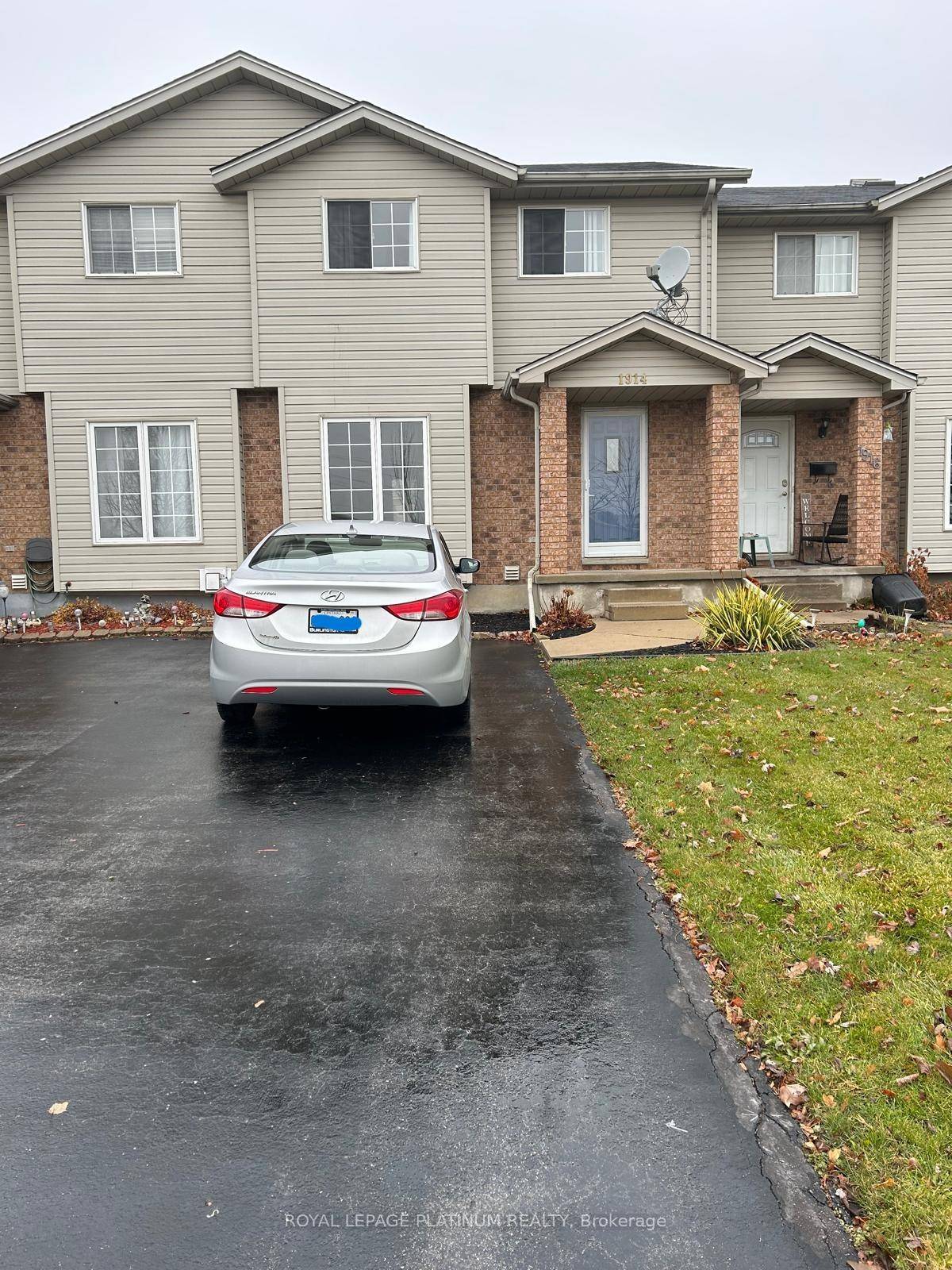 Prime Location ! This freehold townhome is conveniently close to the highway, offering easy access to all your destinations.