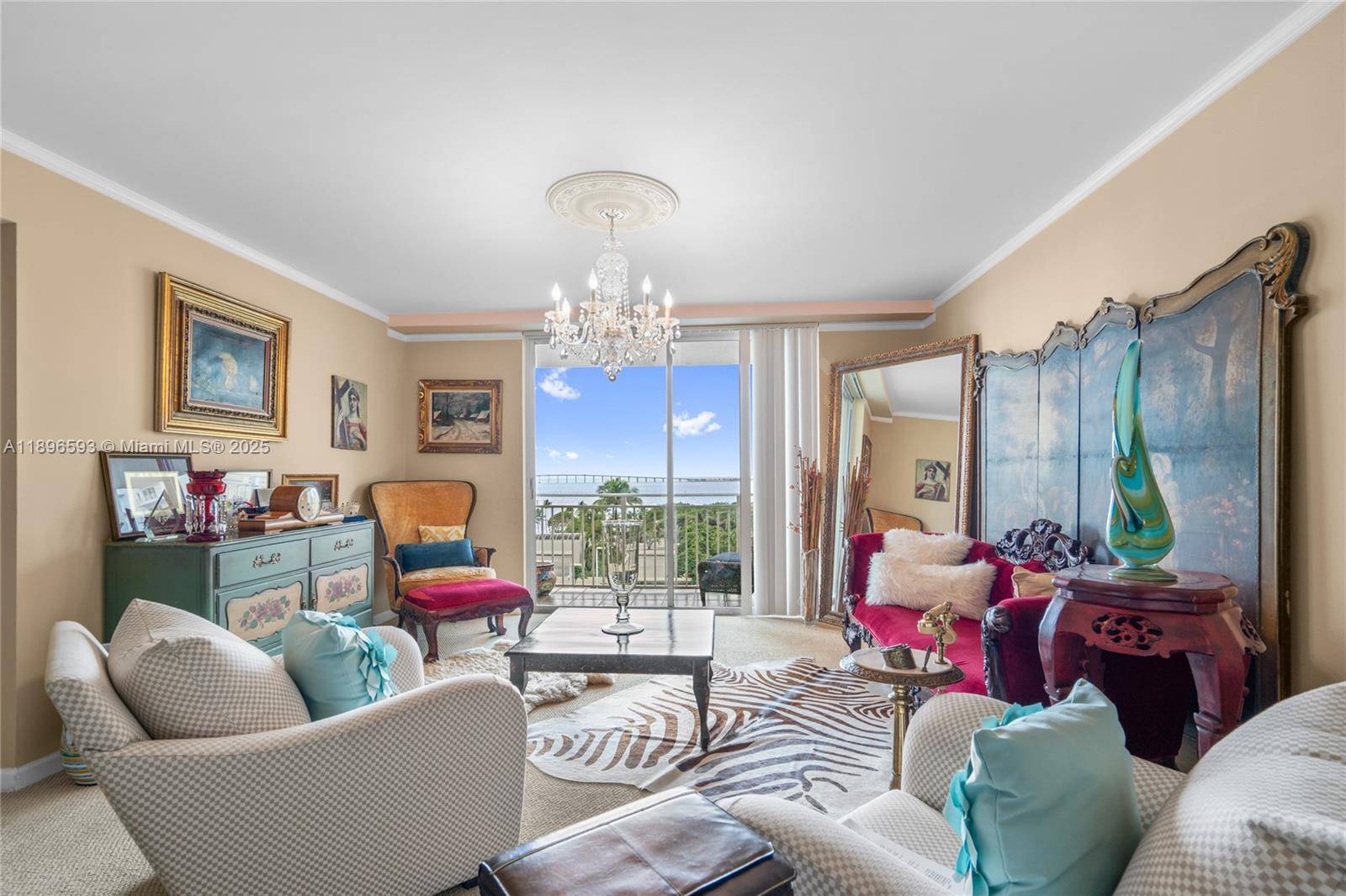 Live the Brickell Key Lifestyle ; ISOLA condo has been recently remodeled offering resort lifestyle newly updated amenities, including a state of the art fitness center, pool, spa, BBQ areas, ...