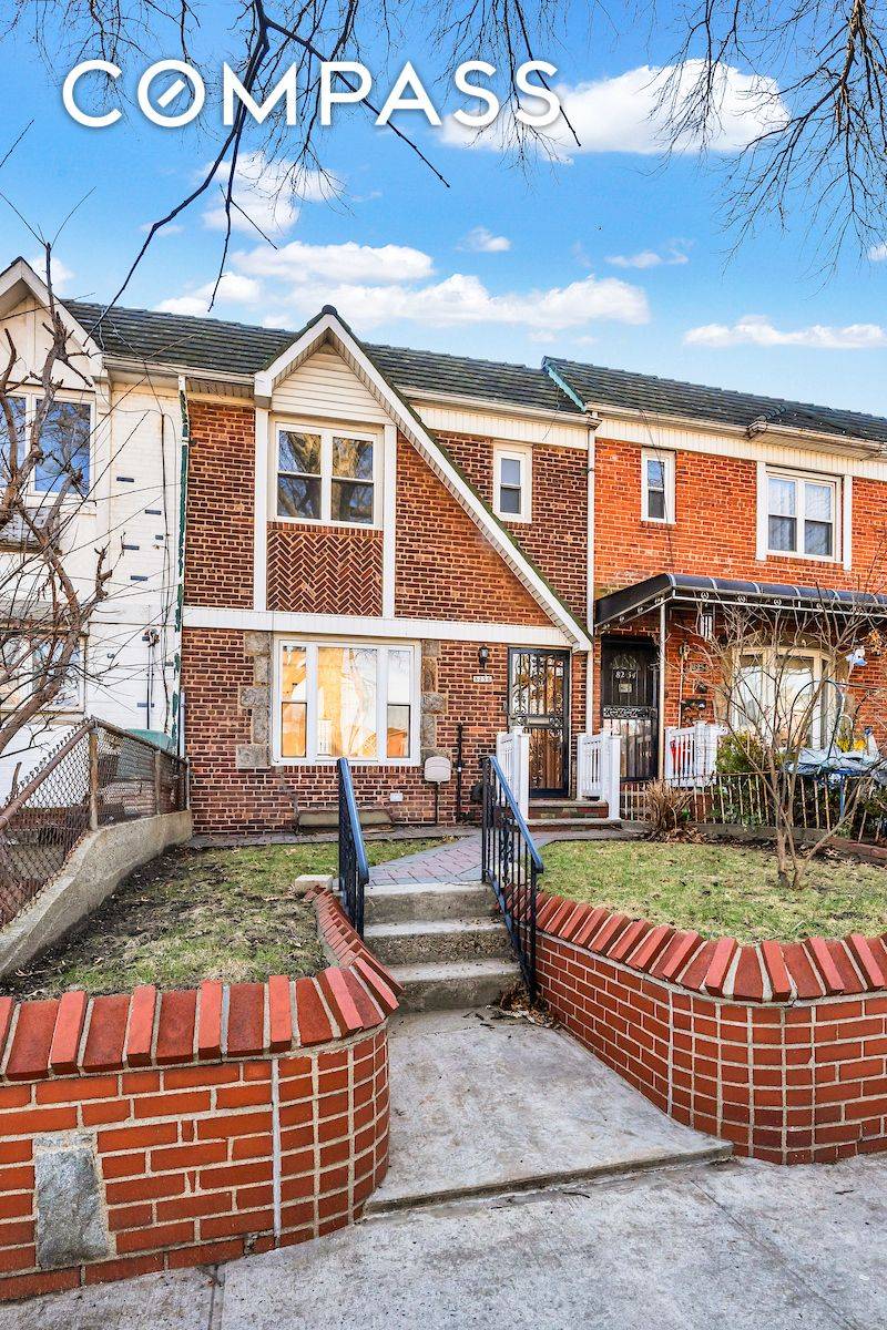 Looking for the comfort of a true home without giving up the convenience of city living ?