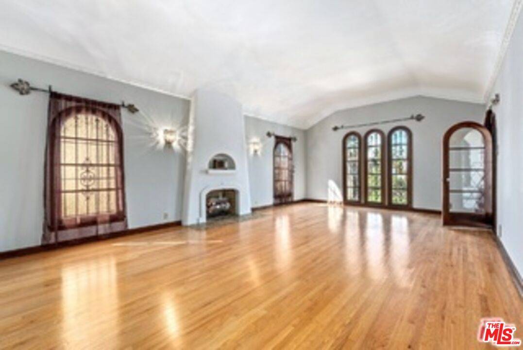 1028 Meadowbrook Ave 3BR La