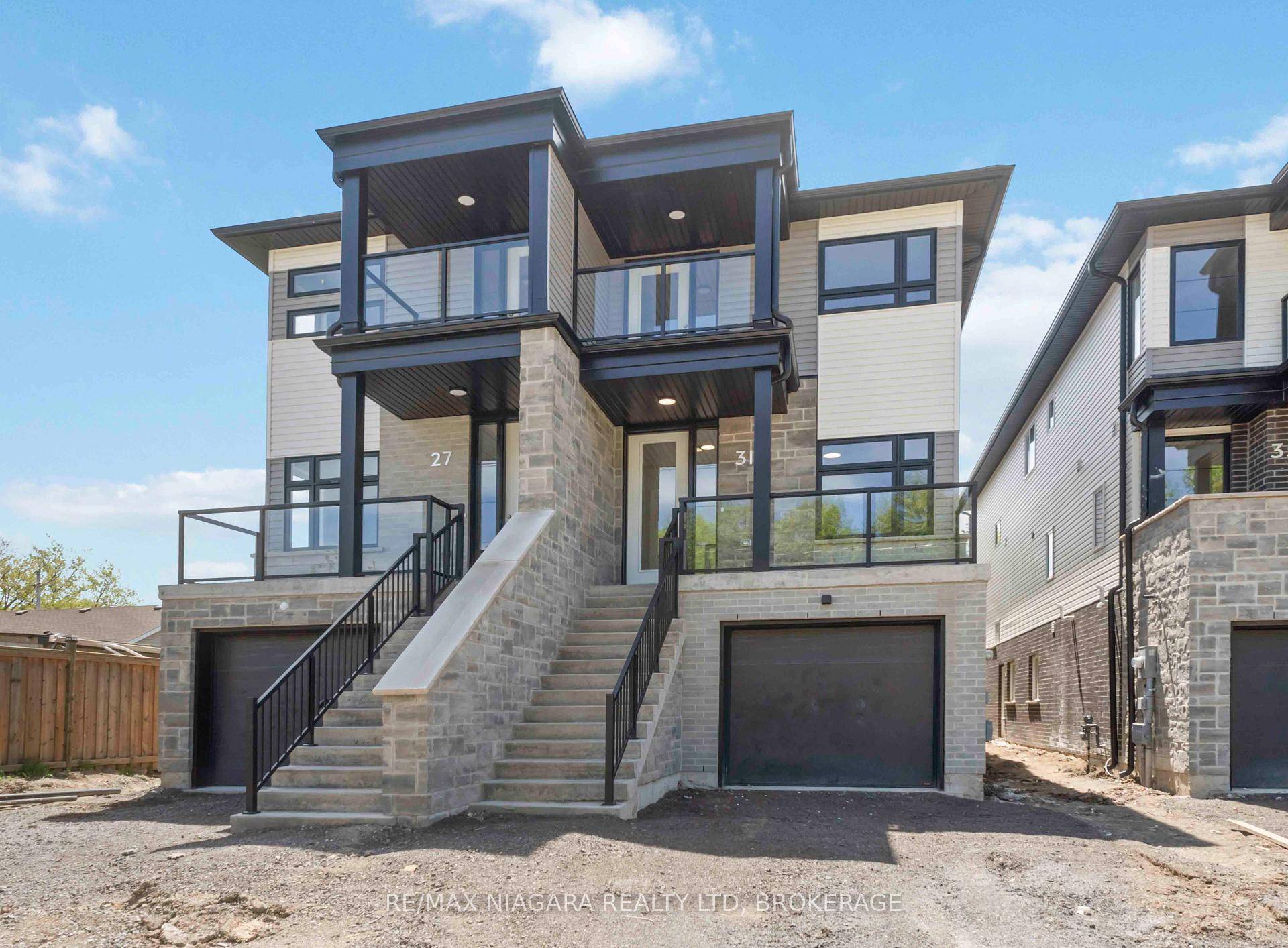 Welcome to 31 Superior Street in the peaceful, family friendly community of Dain City, Welland.