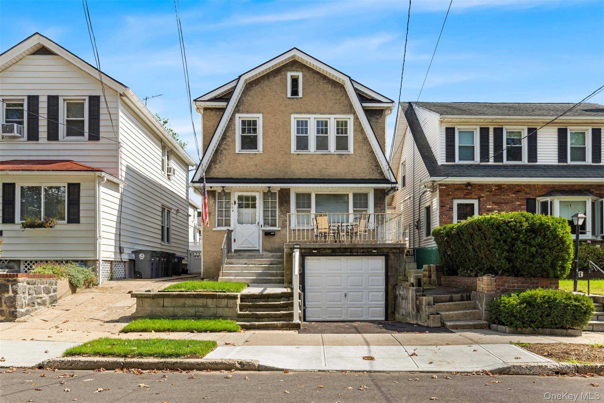 Bright and spacious duplex apartment in a classic Pelham Colonial.