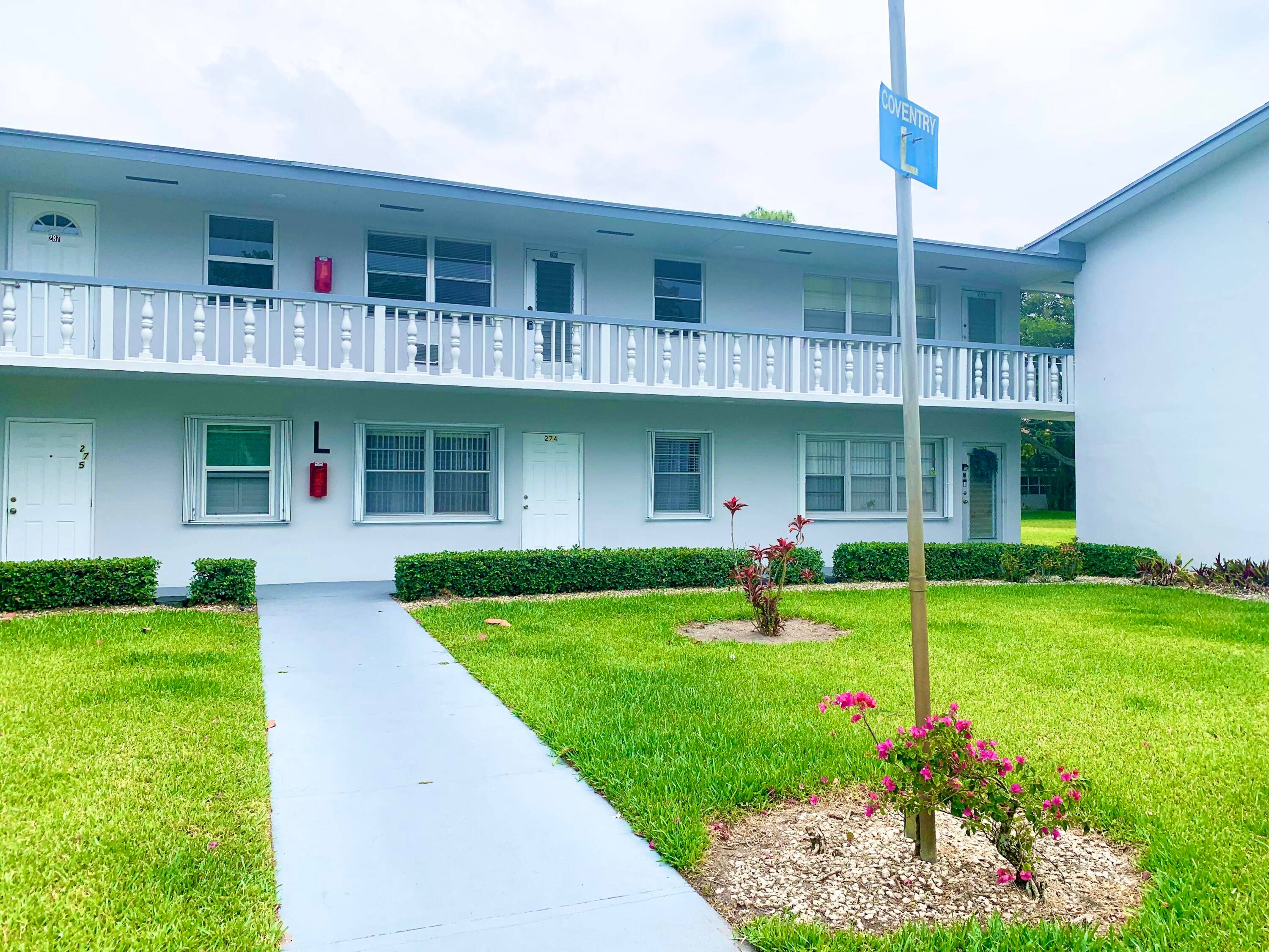 QUIET AREA 2 BEDROOM PRICED TO SELL IN THE SOUGHT AFTER CENTURY VILLAGE.