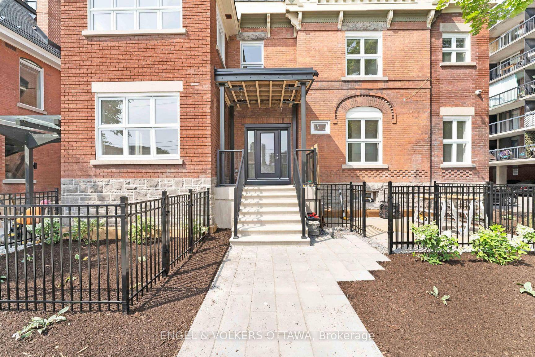 Welcome to 280 O'Connor Street, part of the distinguished Evo Ottawa residences in the heart of Centretown.