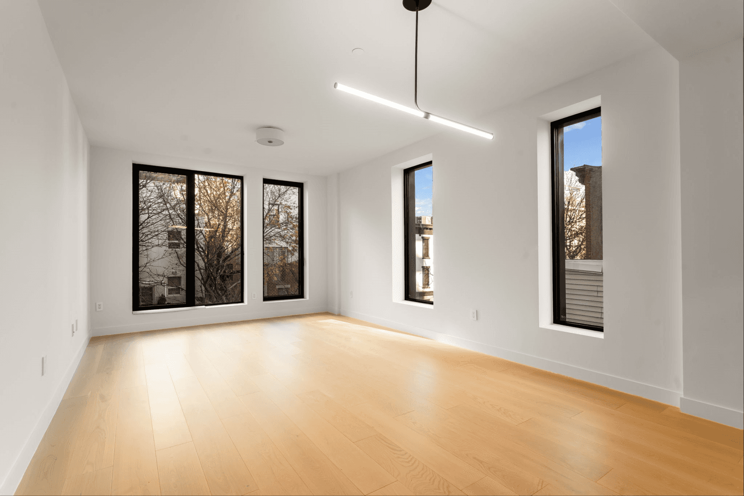 Brand new luxury condo and available immediately !
