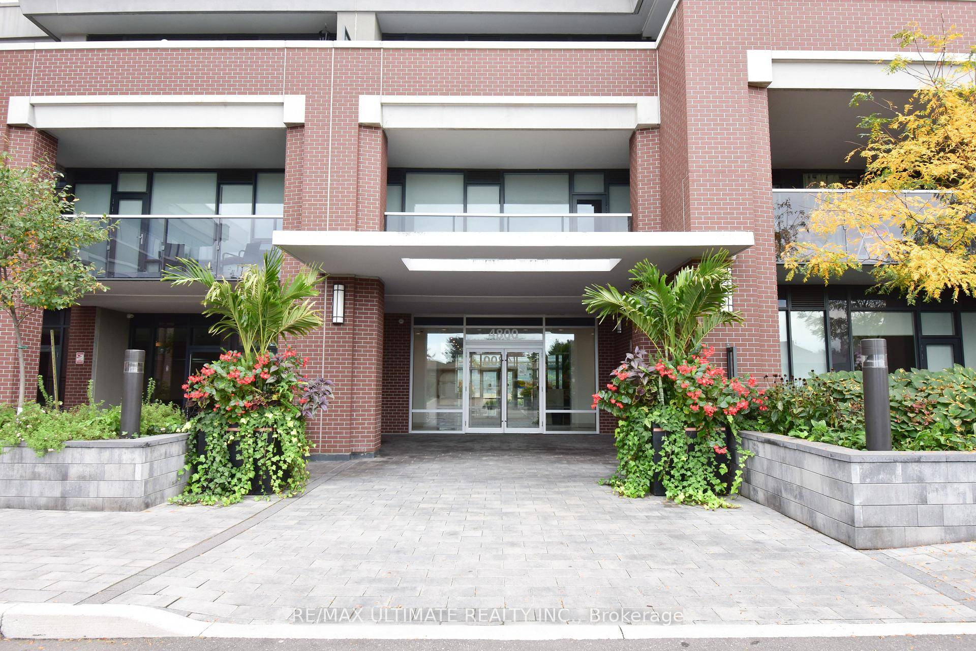 This stunning and spacious 1 1 bedroom condo offers a perfect blend of luxury and convenience.