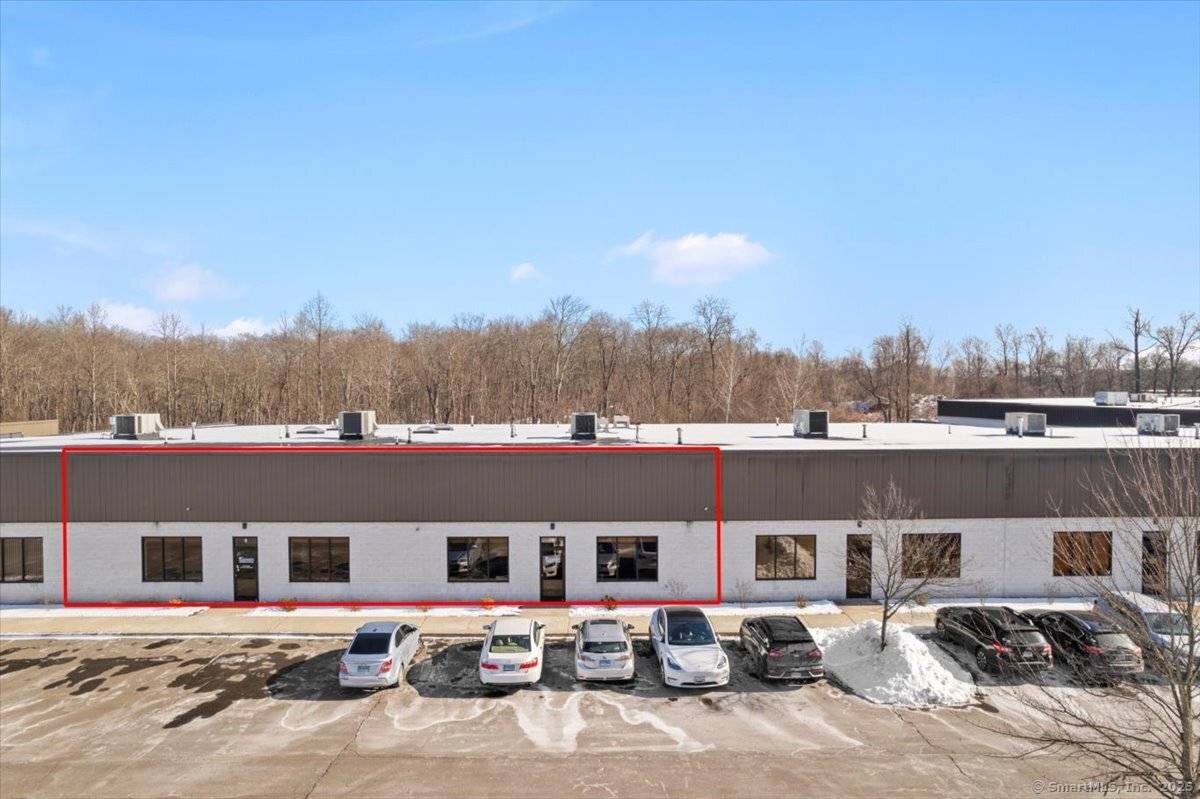 Immaculate and well maintained Industrial Flex facility, offering high end finishes through out.