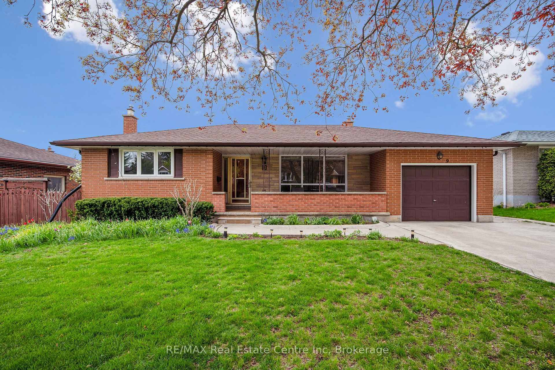 Charming South End Guelph Bungalow with Expansive Living Nestled on a quiet, family friendly street in Guelph's sought after south end, this all brick bungalow offers an incredible blend of ...