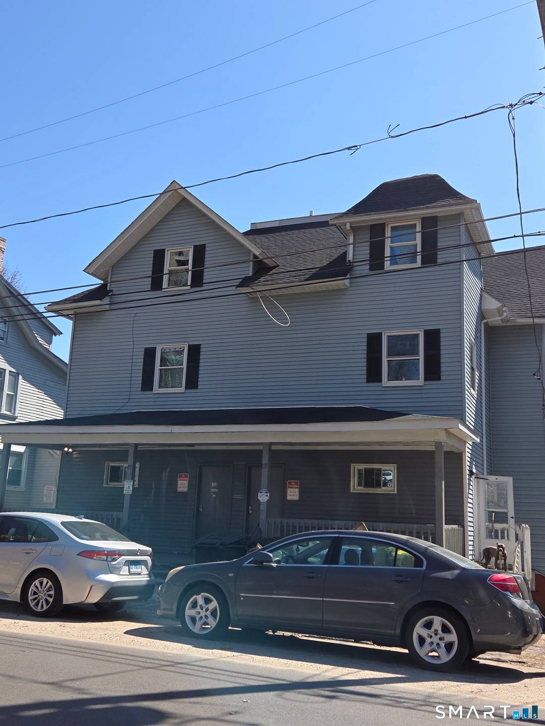 This is an 11 unit apartment building.