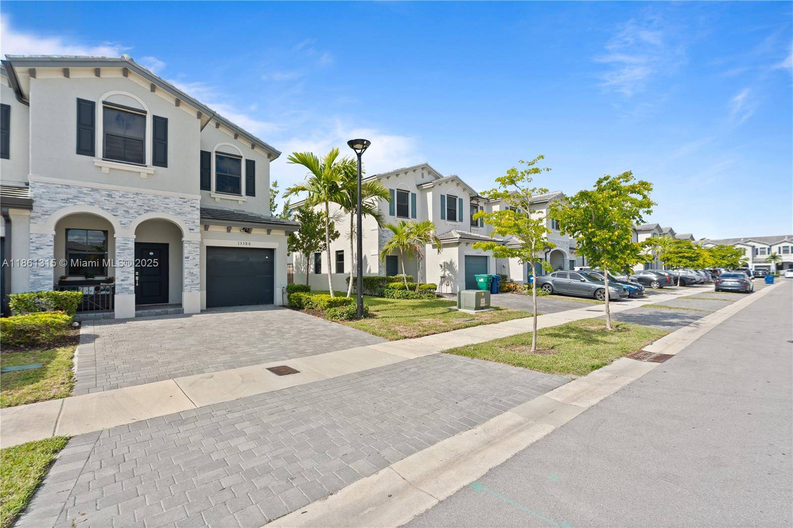 LIKE NEW Corner Unit Townhome in the gated Community of Pine Vista !