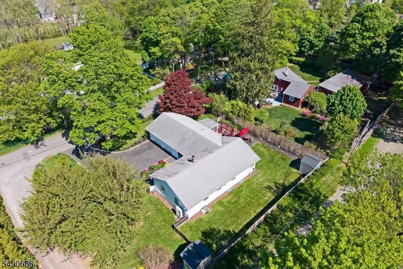 Quintessential Americana, where charm flexible living meet location, location, location !