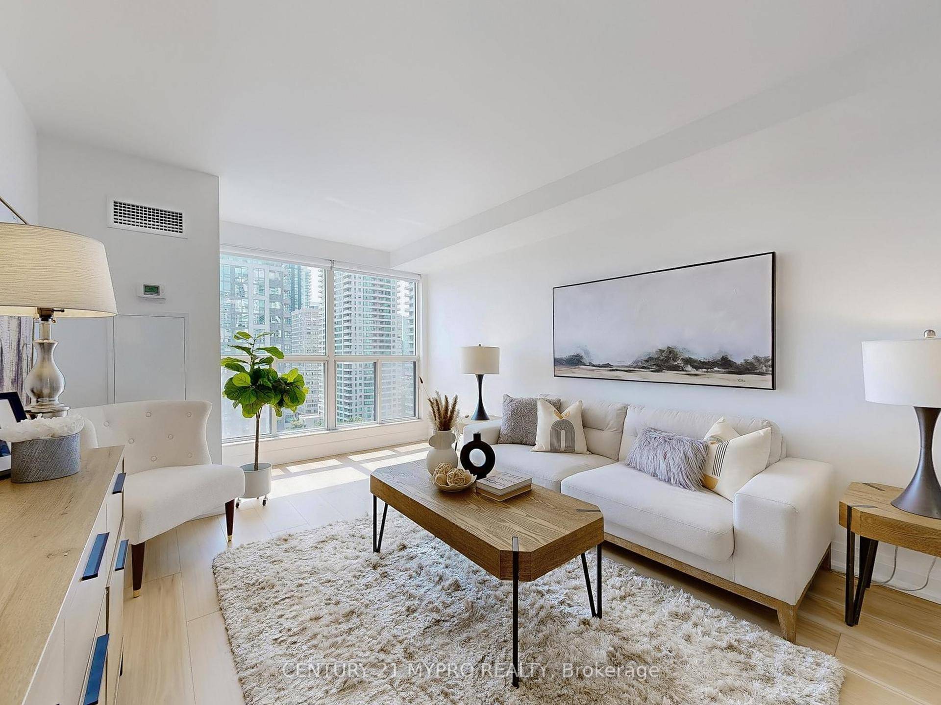 Spacious And Fully Renovated Sub Penthouse Unit At The Prestigious Hollywood Plaza, Offering 908 Sq.