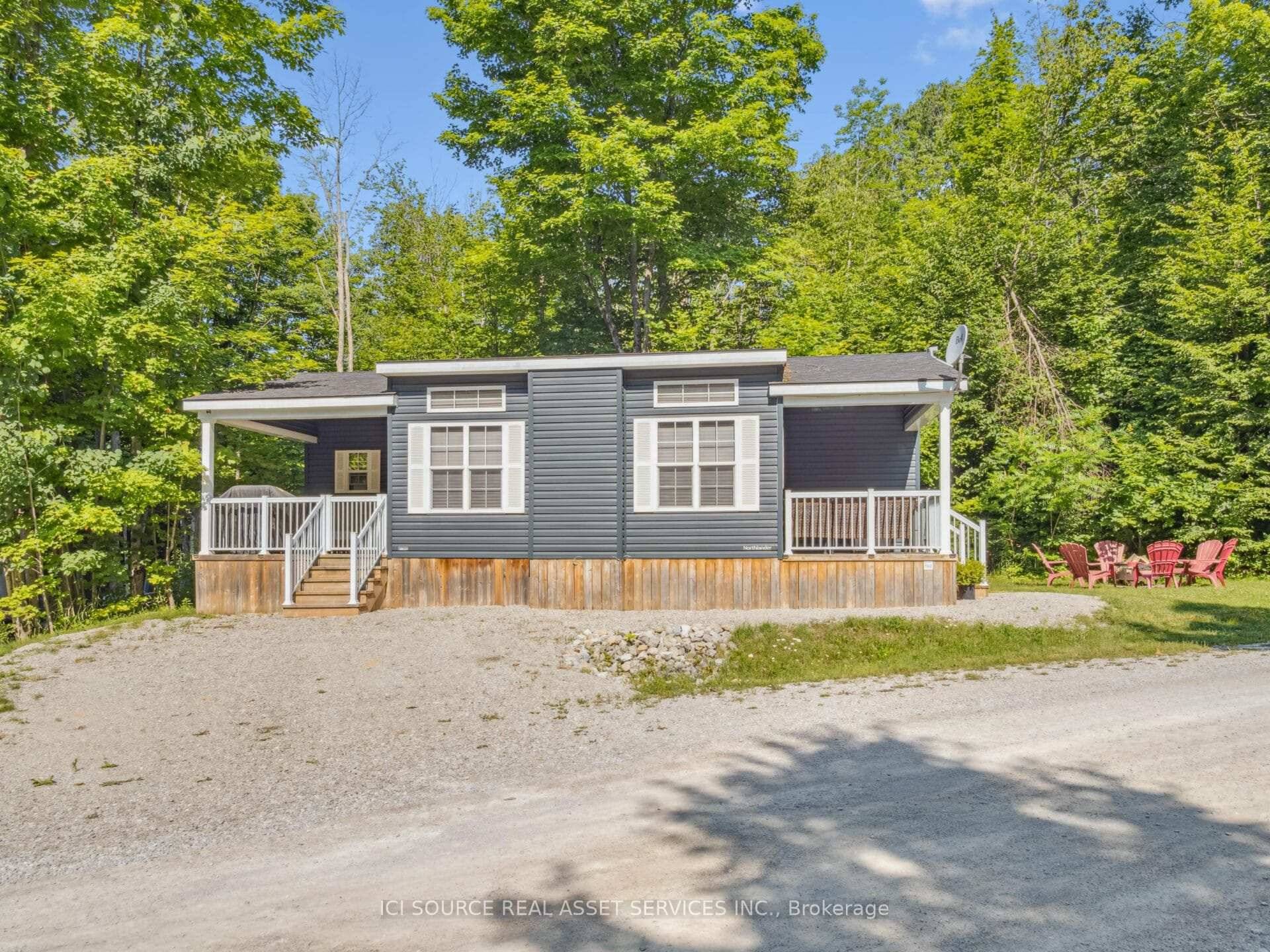 Looking for a modern, high end resort cottage ?