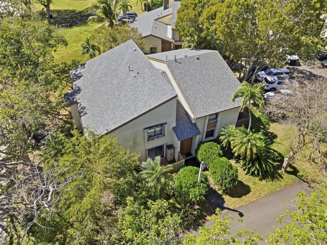 Welcome to this exceptional 3 bedroom, 2 bath home with a first floor bedroom, located in the prestigious Sabal Chase community.