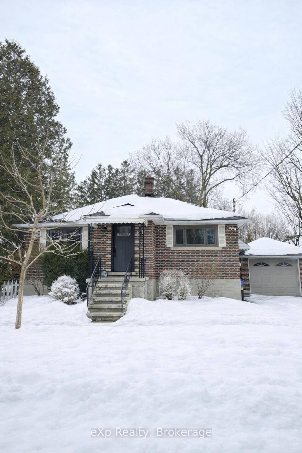 Fully furnished all brick bungalow for lease in the heart of Elora, confirmed walking distance to downtown Elora, shops, restaurants, Bissell Park, and the Elora Centre for the Arts.