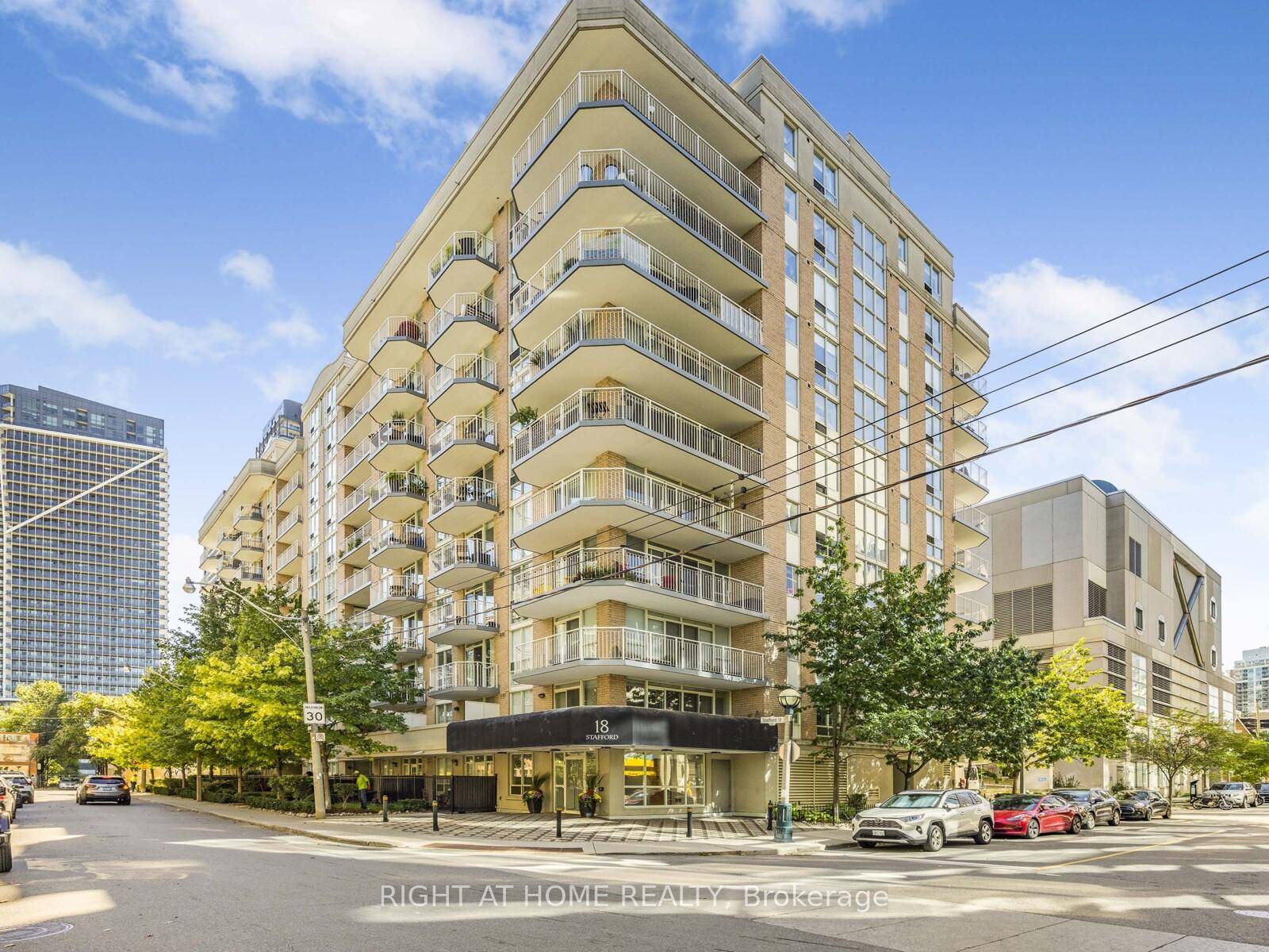 Rarely Available Spacious 2 Bedroom, 2 Bathroom Unit at Wellington Square in King West.