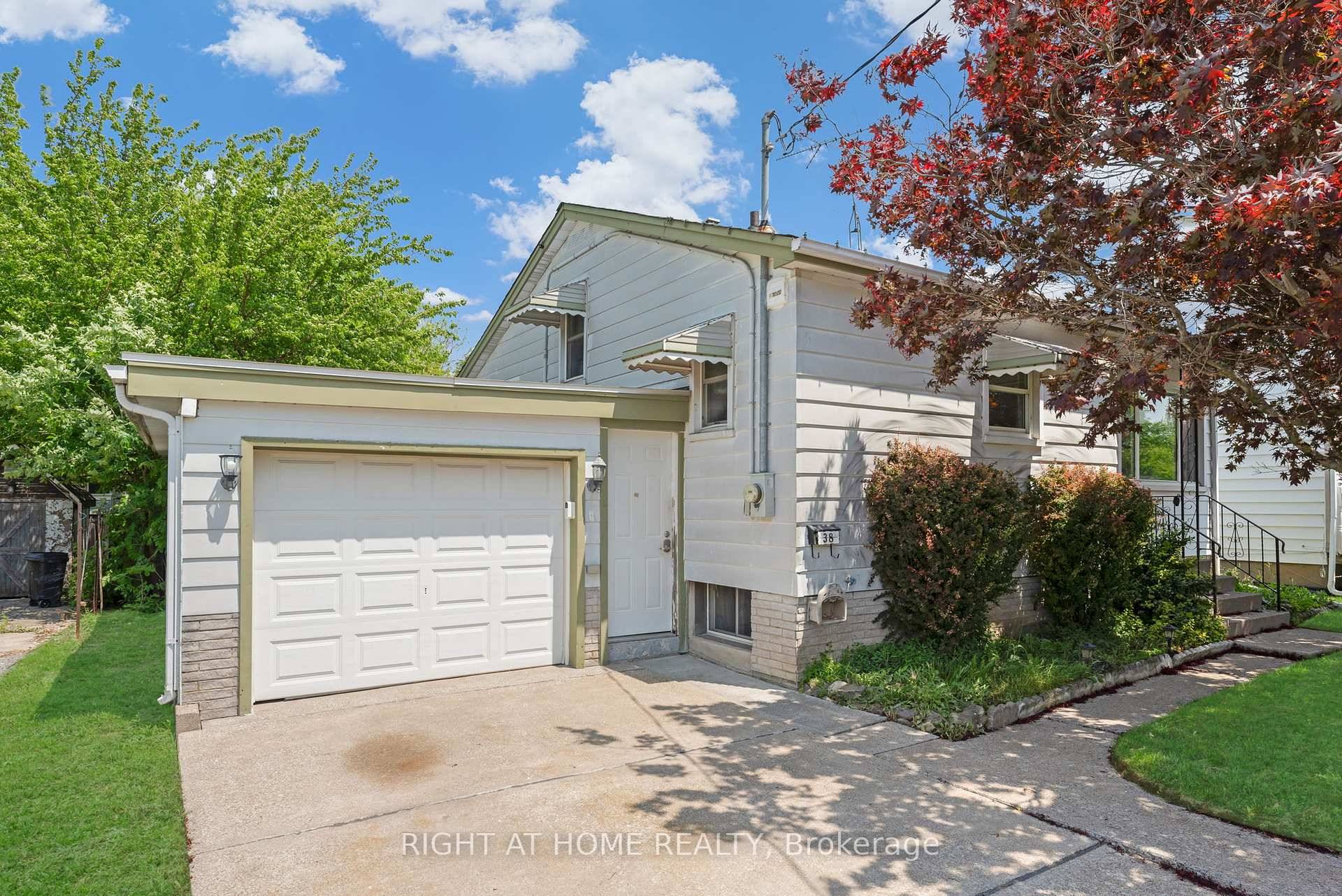 Beautifully renovated detached bungalow home in sought after Western Hill.
