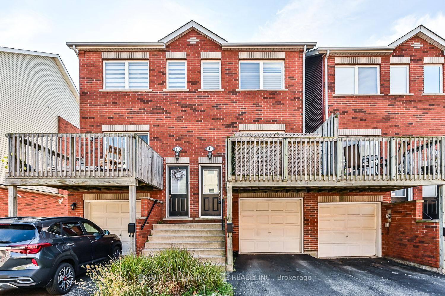 Immaculate condo townhouse in a highly sought after uptown Burlington neighbourhood !