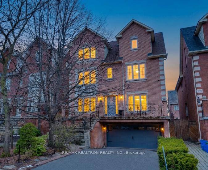 Renovated 5 Bedroom, 6 Washroom Home On Quiet Street In 'Prime Thornhill' Near Yonge Steeles !