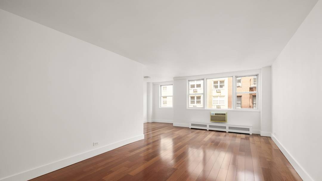 Welcome to Apartment 5A at 215 East 80th Street a beautifully appointed, pin drop quiet Junior 4 in the heart of the Upper East Side.