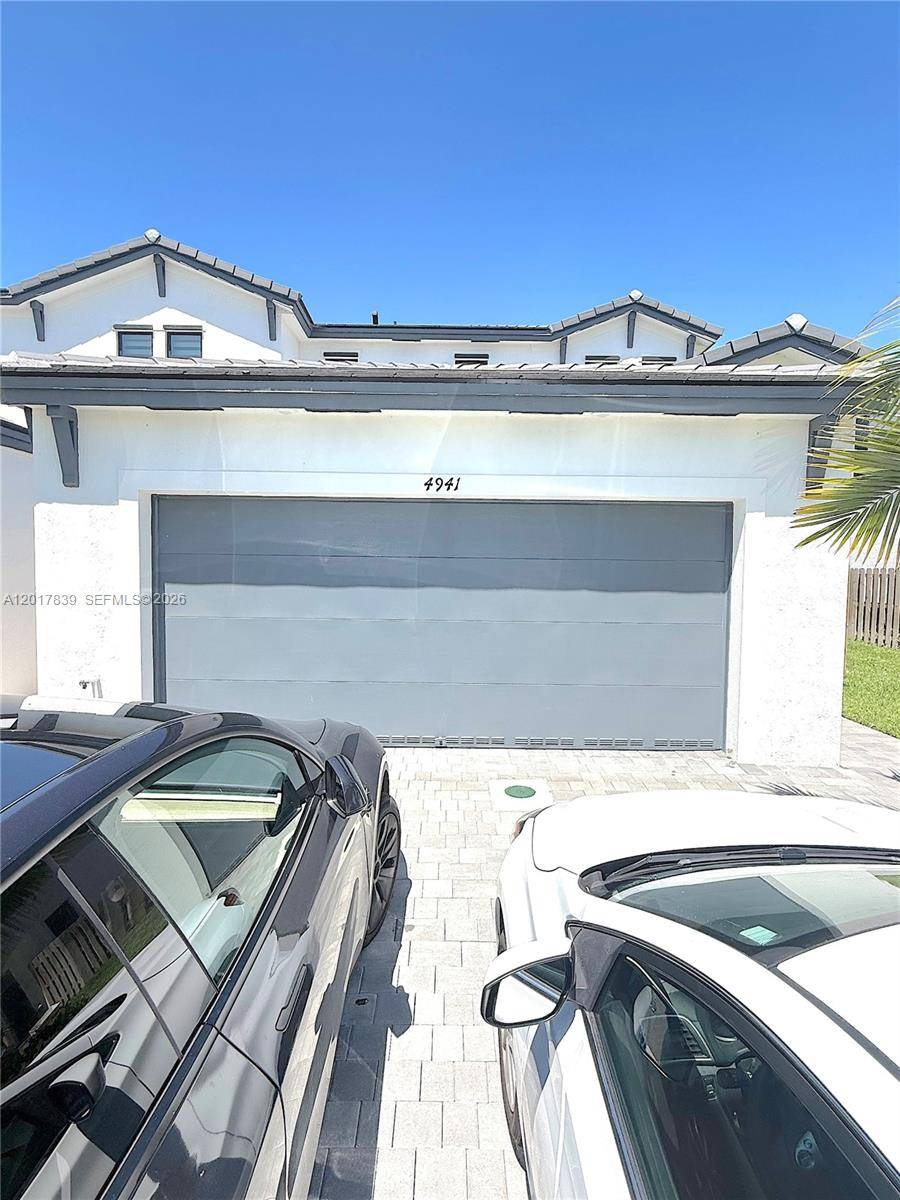 Beautiful home with three bedrooms and two and half bathroom, located in the highly desirable community of Dania Preserve, offering a perfect combination of comfort, flexibility, and prime location.