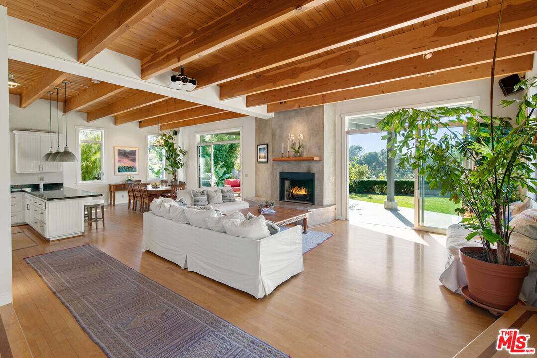 6651 ZUMIREZ DRIVE Malibu LA