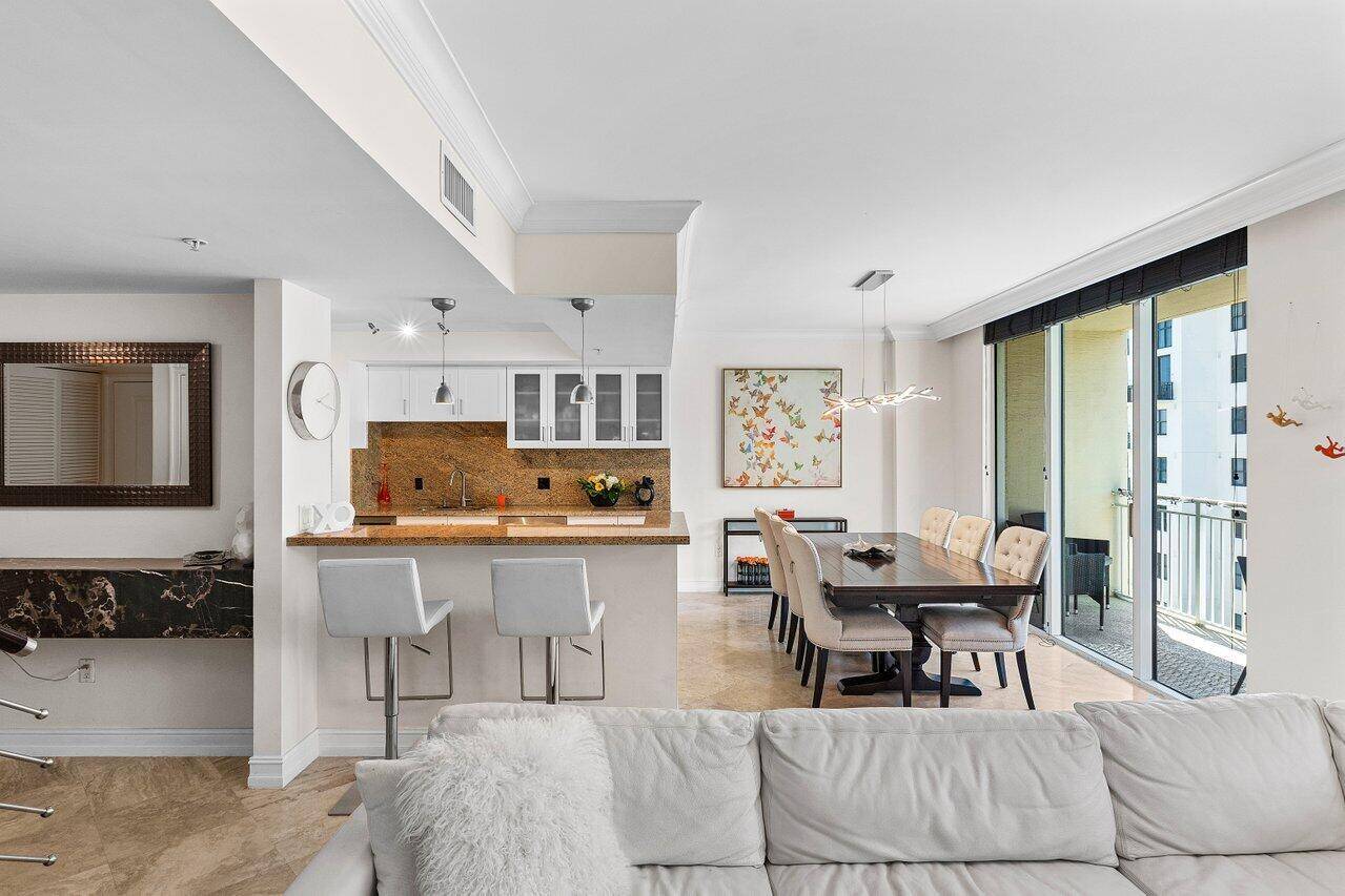 Stunning 2 BD 2. 5 BA two story penthouse in the prestigious Palmetto Place, just minutes from Downtown Boca Raton and the beach.