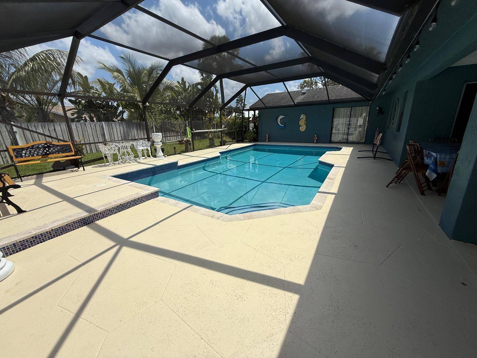 Great layout. Desirable neighborhood of Royal Palm Beach, large corner lot.