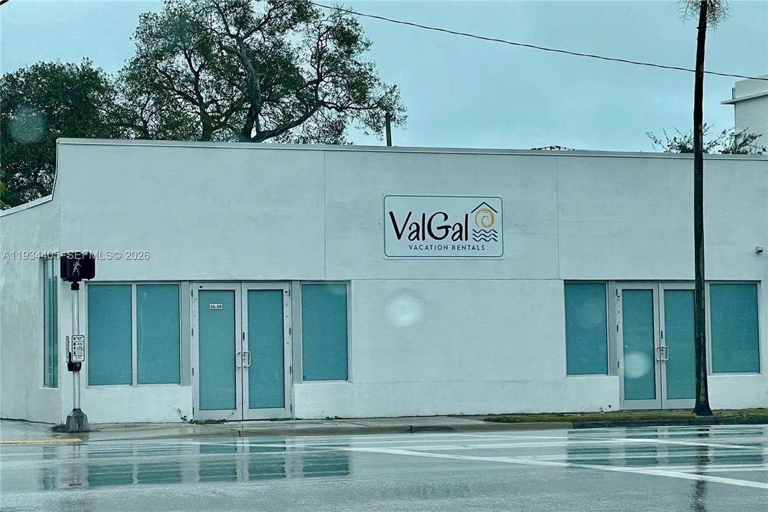 LOCATED ON A PRIME CORNER WITH FULL VISIBILITY FROM FEDERAL HWY ON THE SE CORNER OF NE 1ST ST AND FEDERAL HWY.