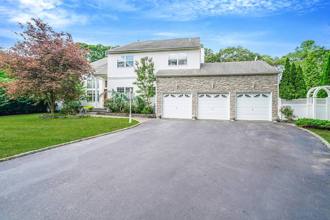 Welcome to this Exquisite Colonial in Smithtown School District.