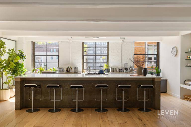 A MOVIE SCENE YOU CAN LIVE INOn one of Manhattan's most quietly iconic blocks, this full floor loft embodies the authentic New York lifestyle as demonstrated by its role in ...