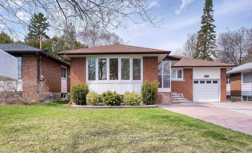 Main Floor Only ; Beautifully Maintained 3 Bedroom Bungalow In Prestigious Mill PondNeighborhood !