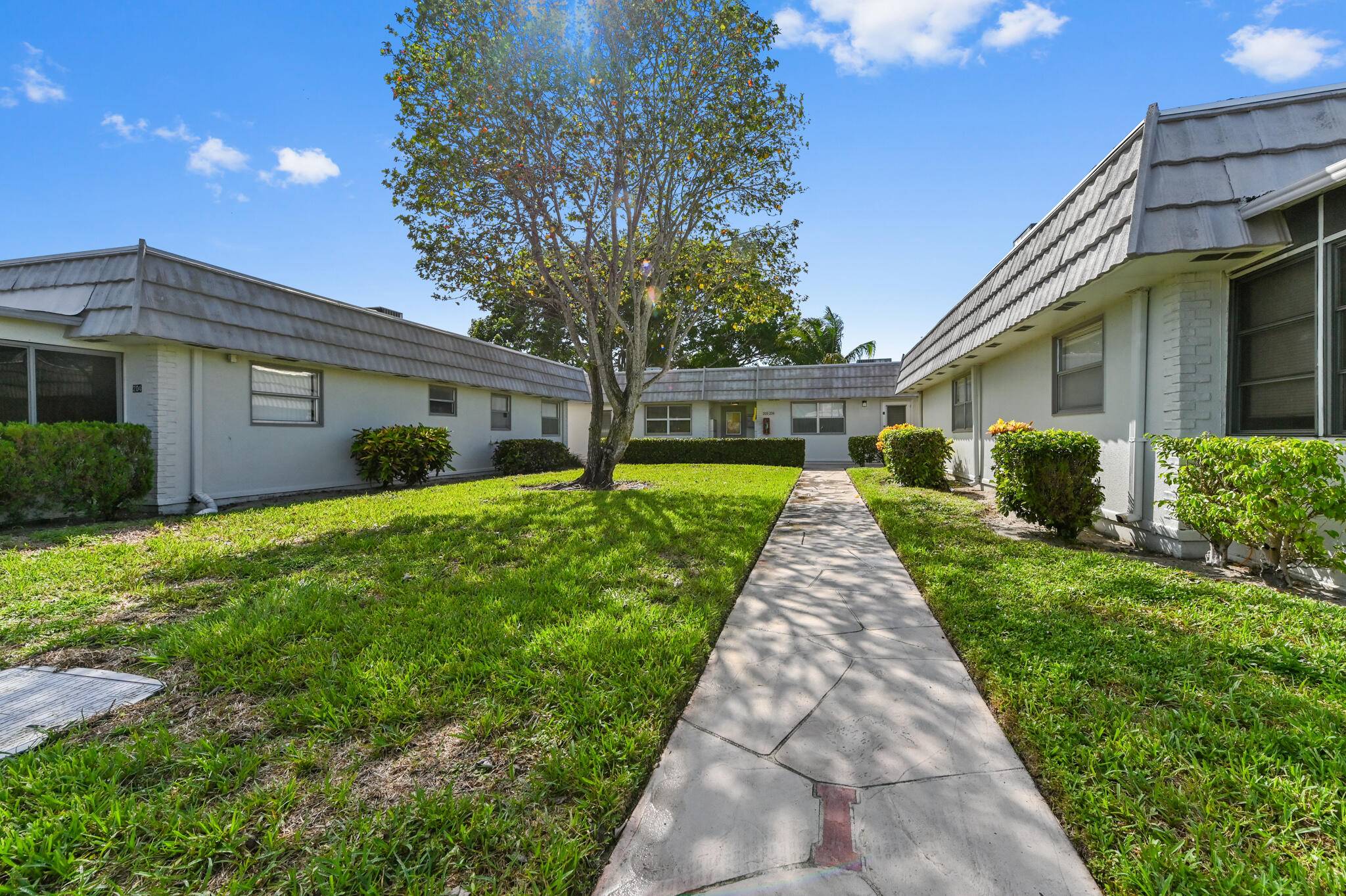 Welcome to 206 Valencia I, a charming villa in the sought after 55 community of Kings Point in Delray Beach.