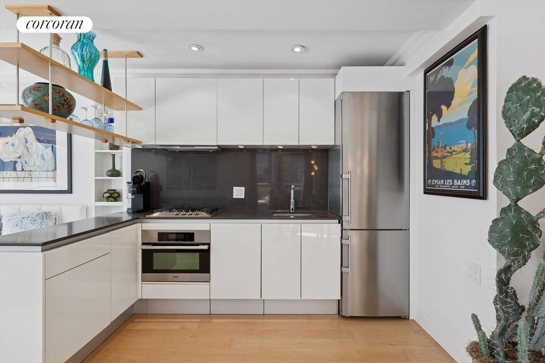 Truly one of a kind, this exquisitely renovated studio with a breathtaking outdoor space, is an entertainer's dream in the heart of Columbus Circle.