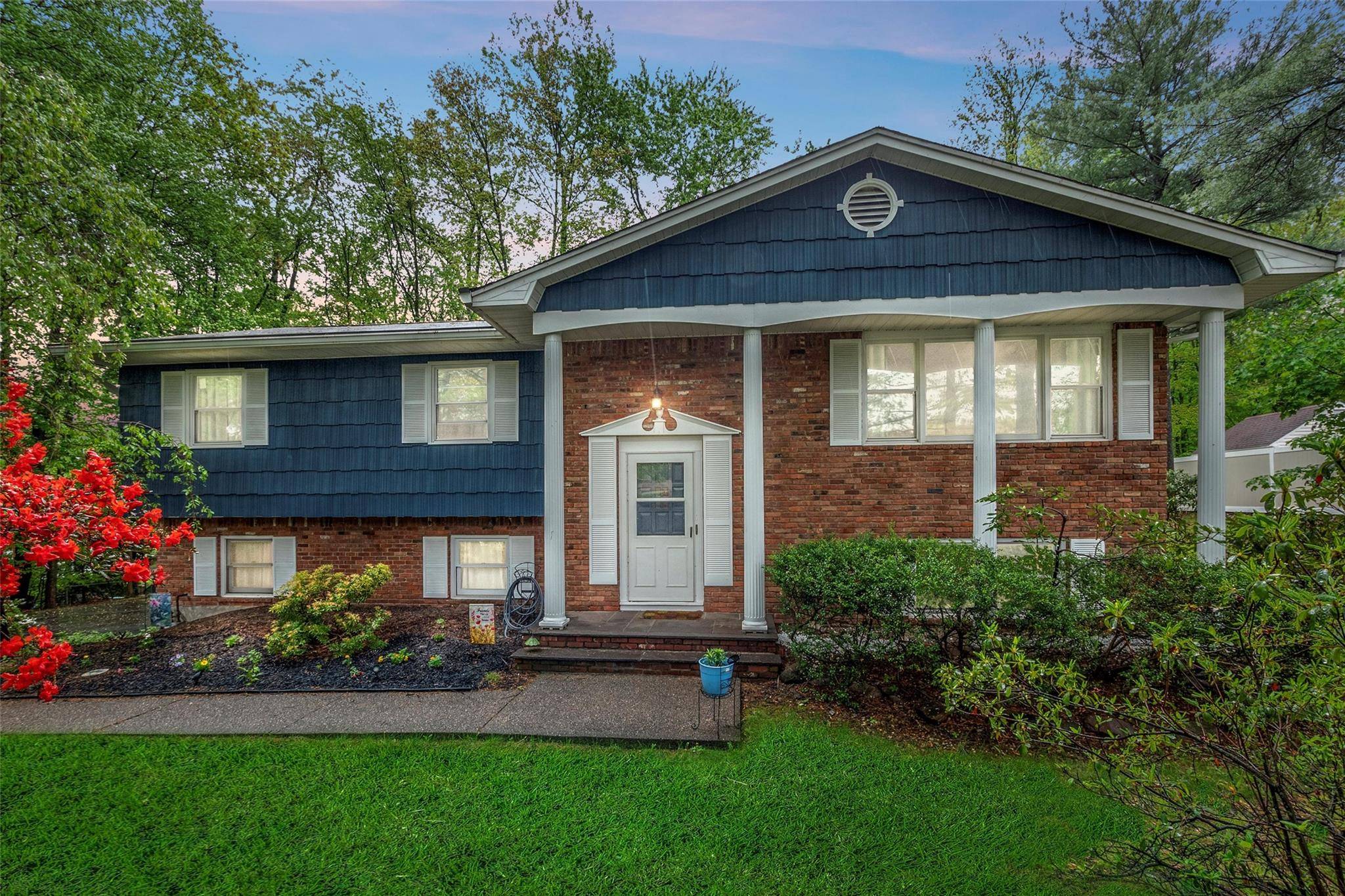 Welcome to this stunning 4 bedroom, 2.