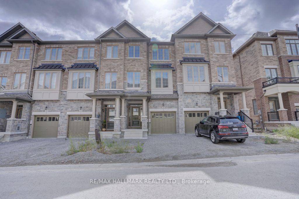 Beautiful 3 Bedroom Townhouse Ideal for Family Living.