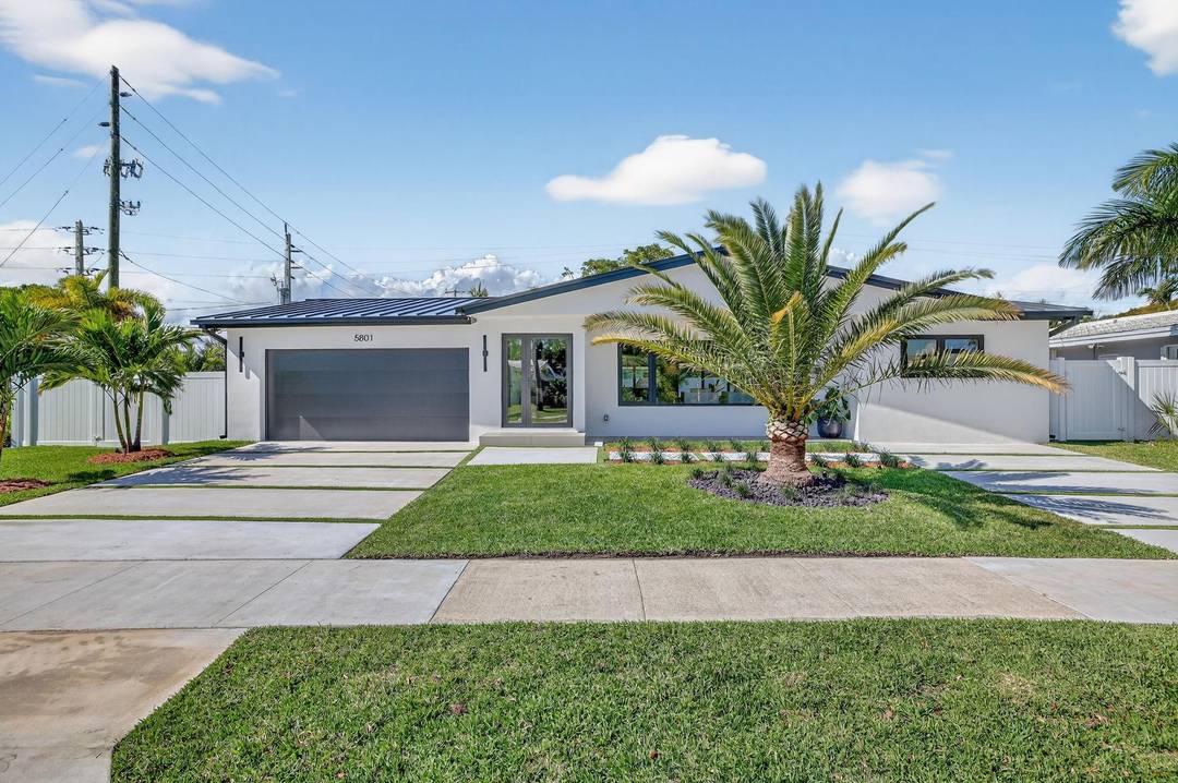 Experience modern living at its finest in this fully transformed turnkey residence, set on an oversized corner lot, where contemporary design amp ; open, inviting spaces create the perfect setting ...