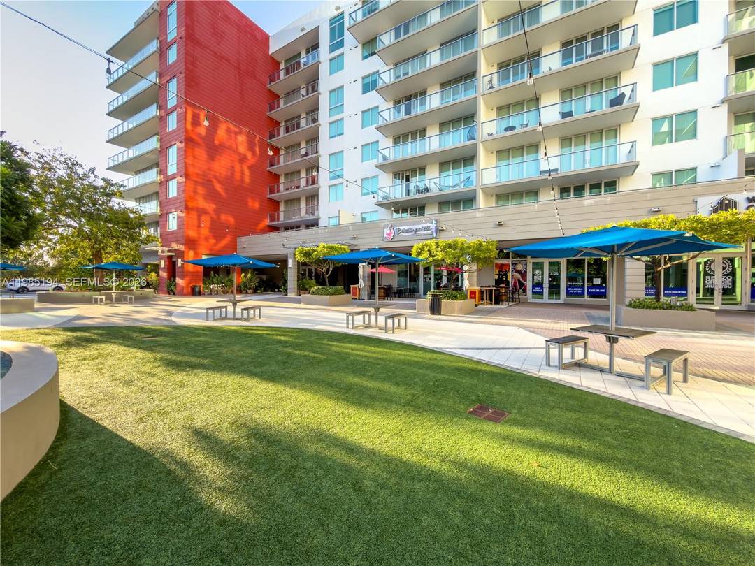 Beautiful and modern 2 bedroom, 2 bath condo located in the heart of Midtown Doral.