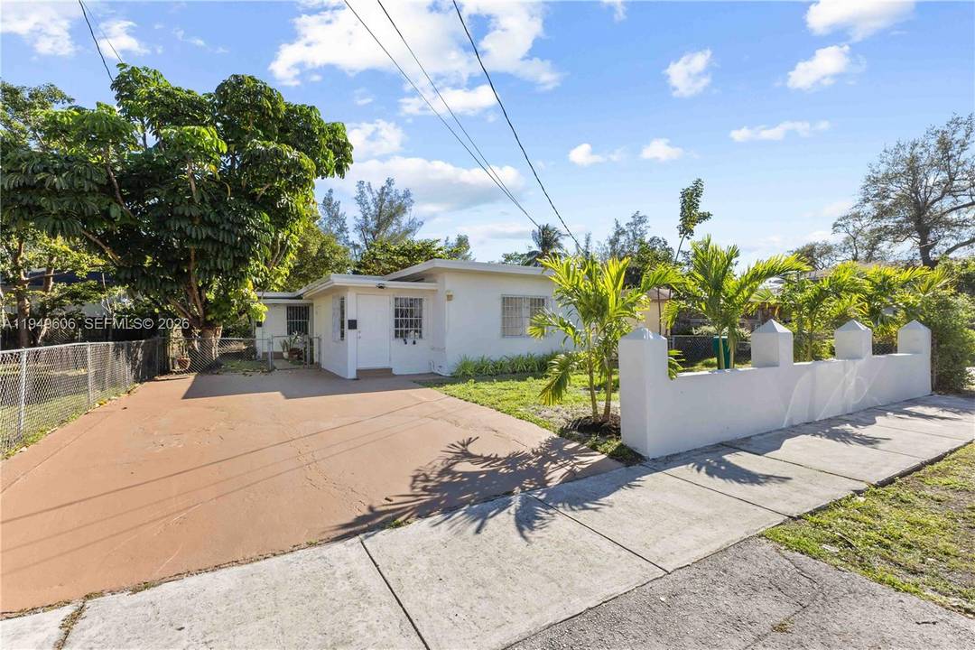 Well located duplex offering flexibility and income potential, conveniently situated near I 95 for easy access throughout the city.