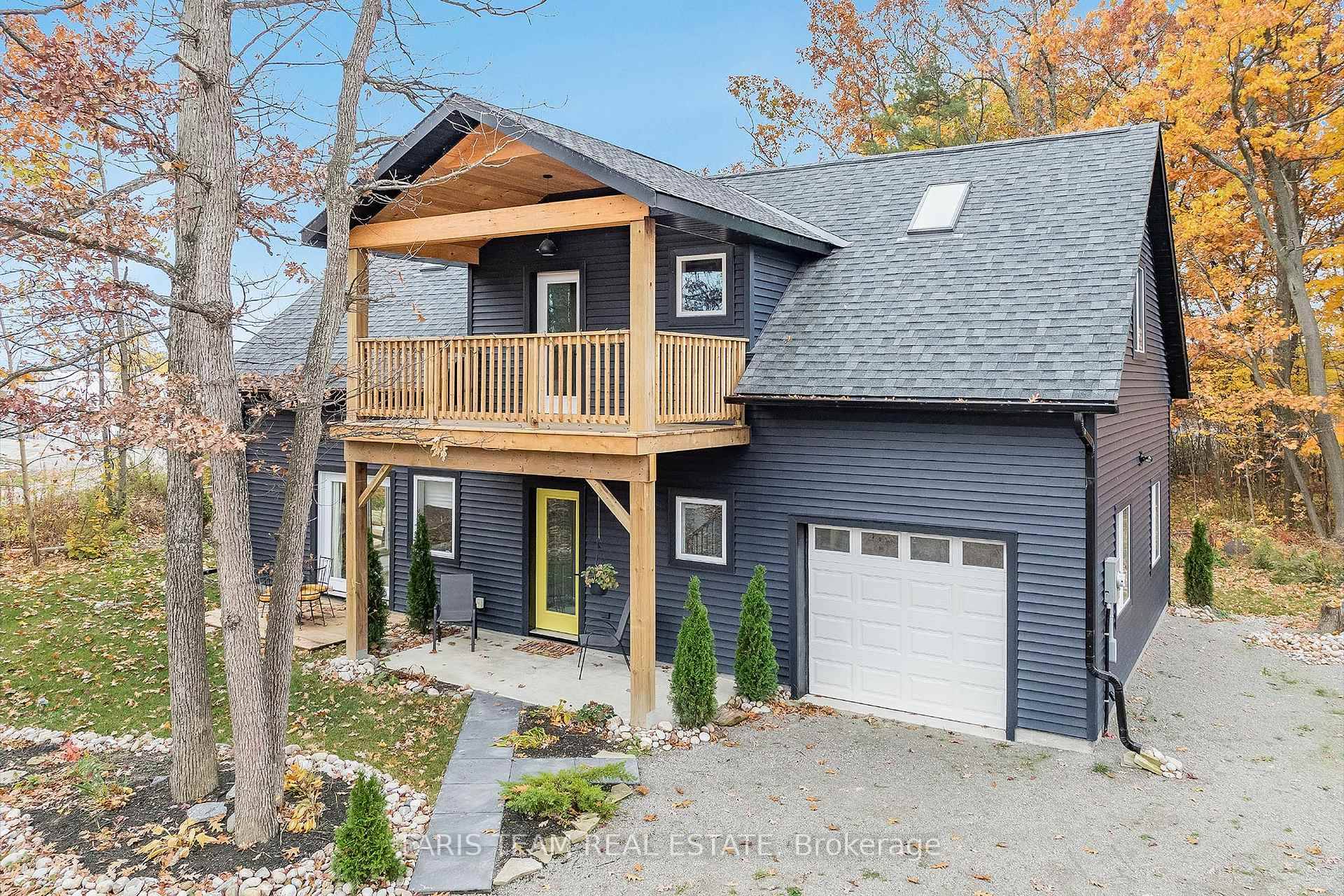 Top 5 Reasons You Will Love This Home 1 Settled near the shimmering waters of Georgian Bay and Gloucester Pool, this beautiful custom built four season home offers lake views ...