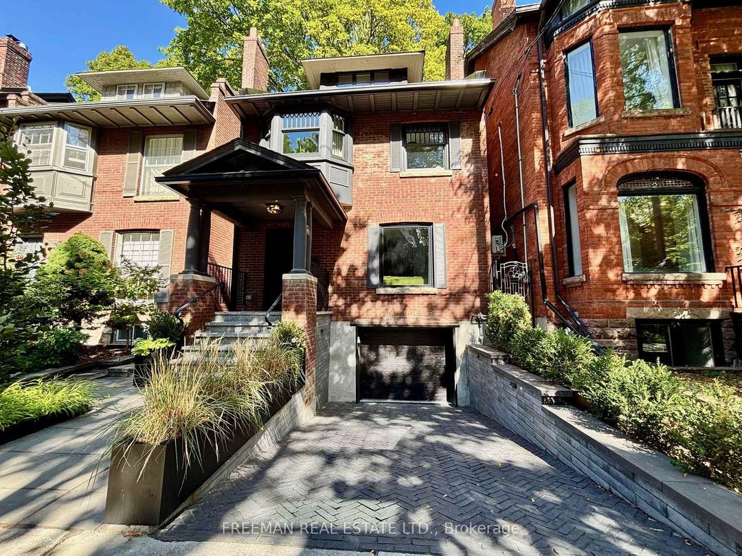 Bespoke luxury awaits in this one of a kind Annex Yorkville masterpiece !