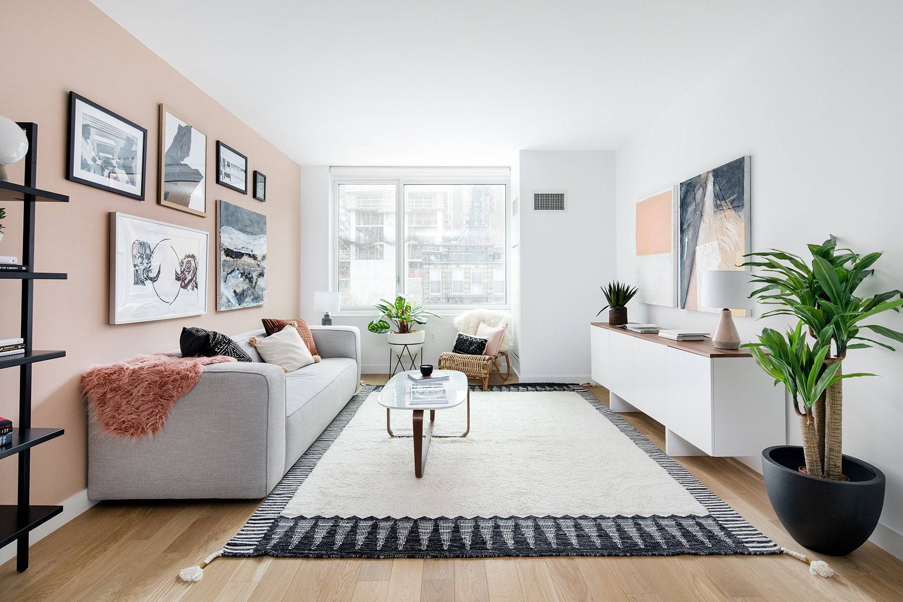 Welcome to LANA, an ambitiously re envisioned boutique luxury rental property located in the heart of Hudson Yards, Manhattan s most exciting upcoming neighborhood.