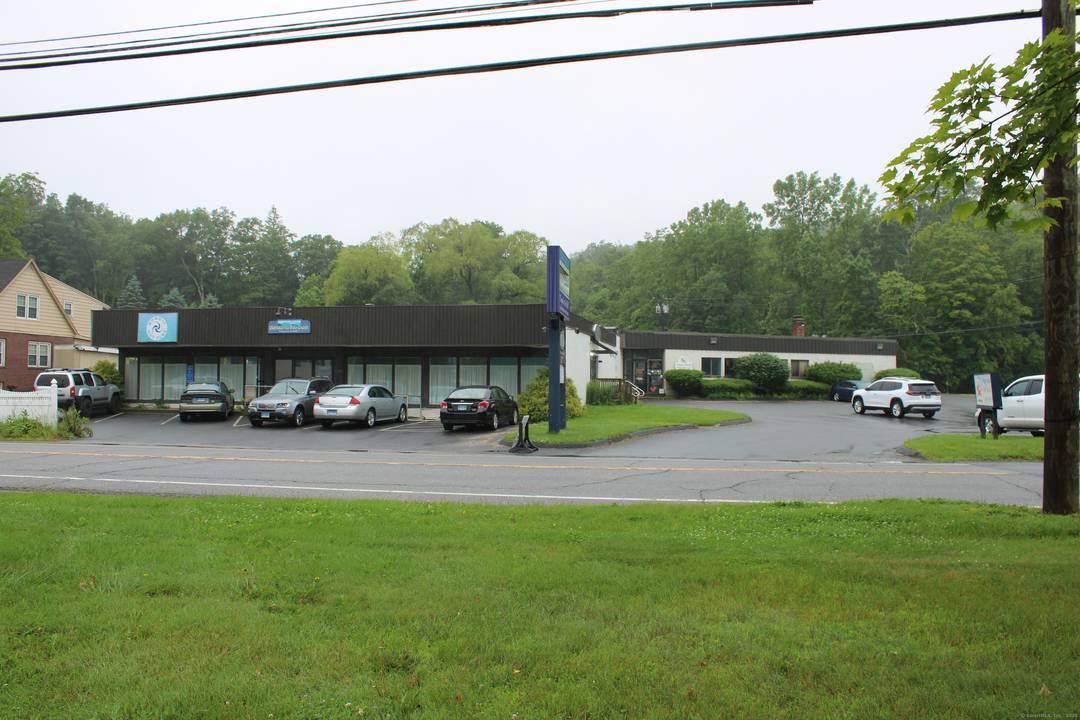 fully occupied commercial building with 7 tenants, warehouse retail space new roof 2021 new paving 2024 excellent investment property