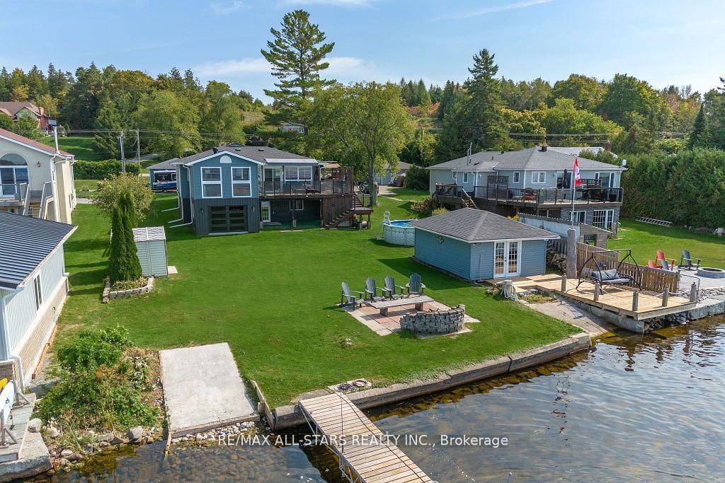 Welcome to your dream waterfront retreat on Sturgeon Lake !