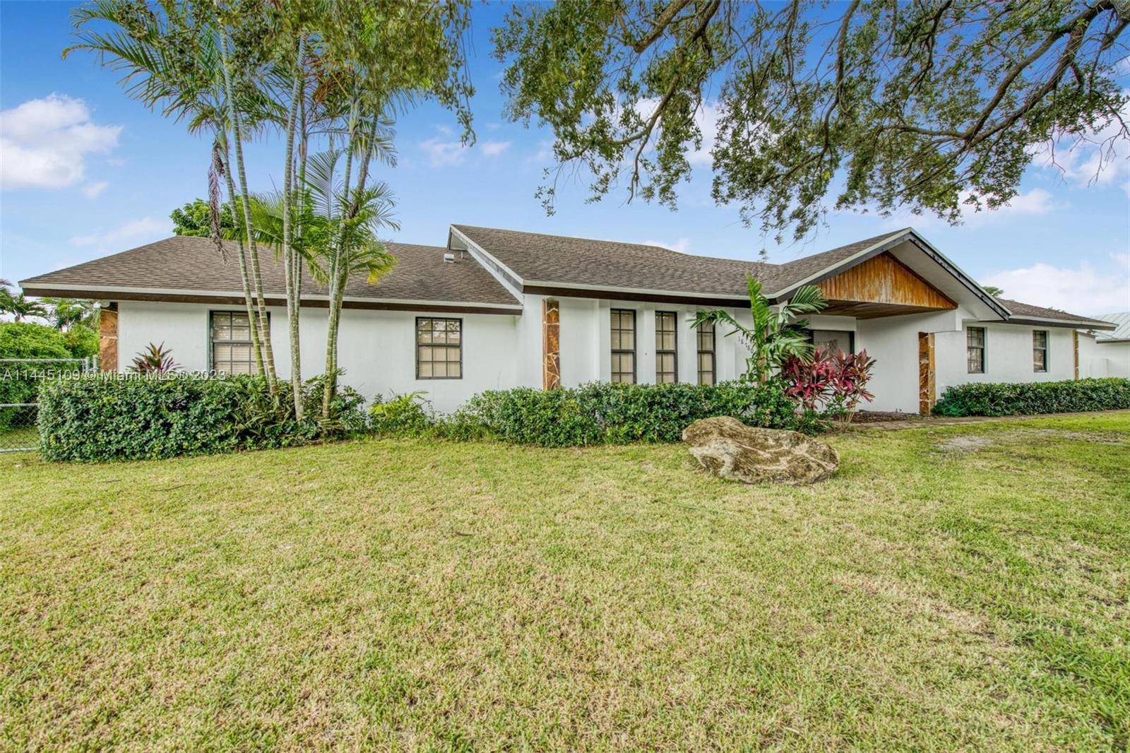 Discover the epitome of comfort and nature's abundance in this captivating listing !