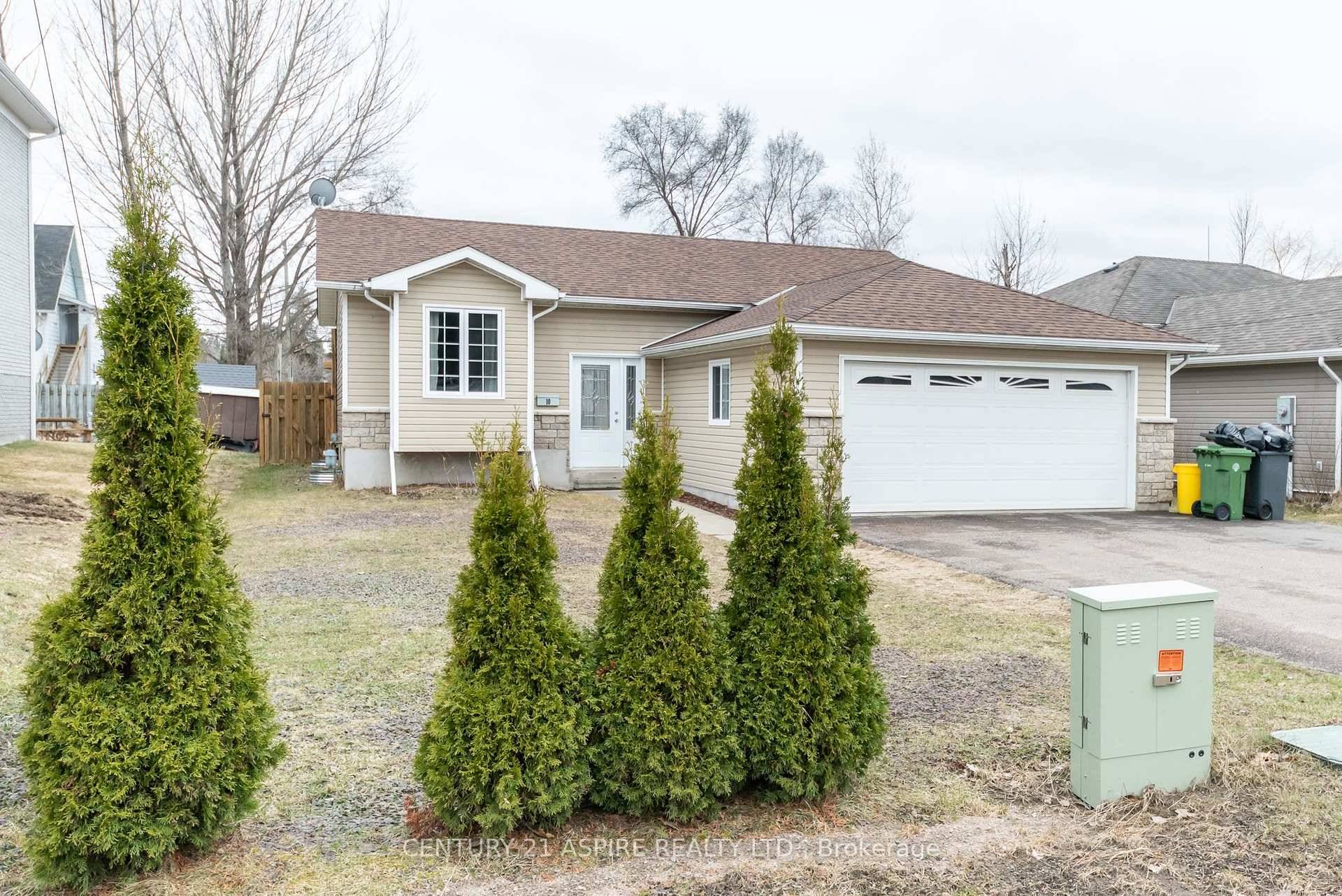 Fantastic family home in great location, close to schools, Civic Centre and shopping.