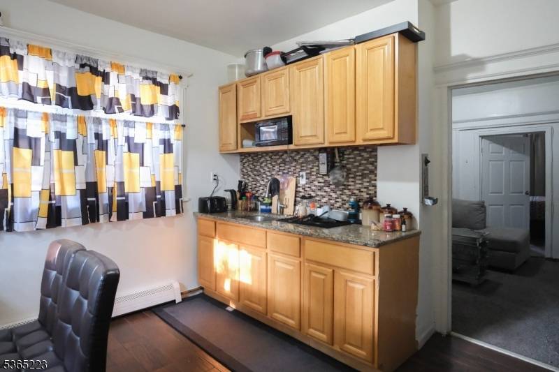 Back on the market due to buyer financing issues !