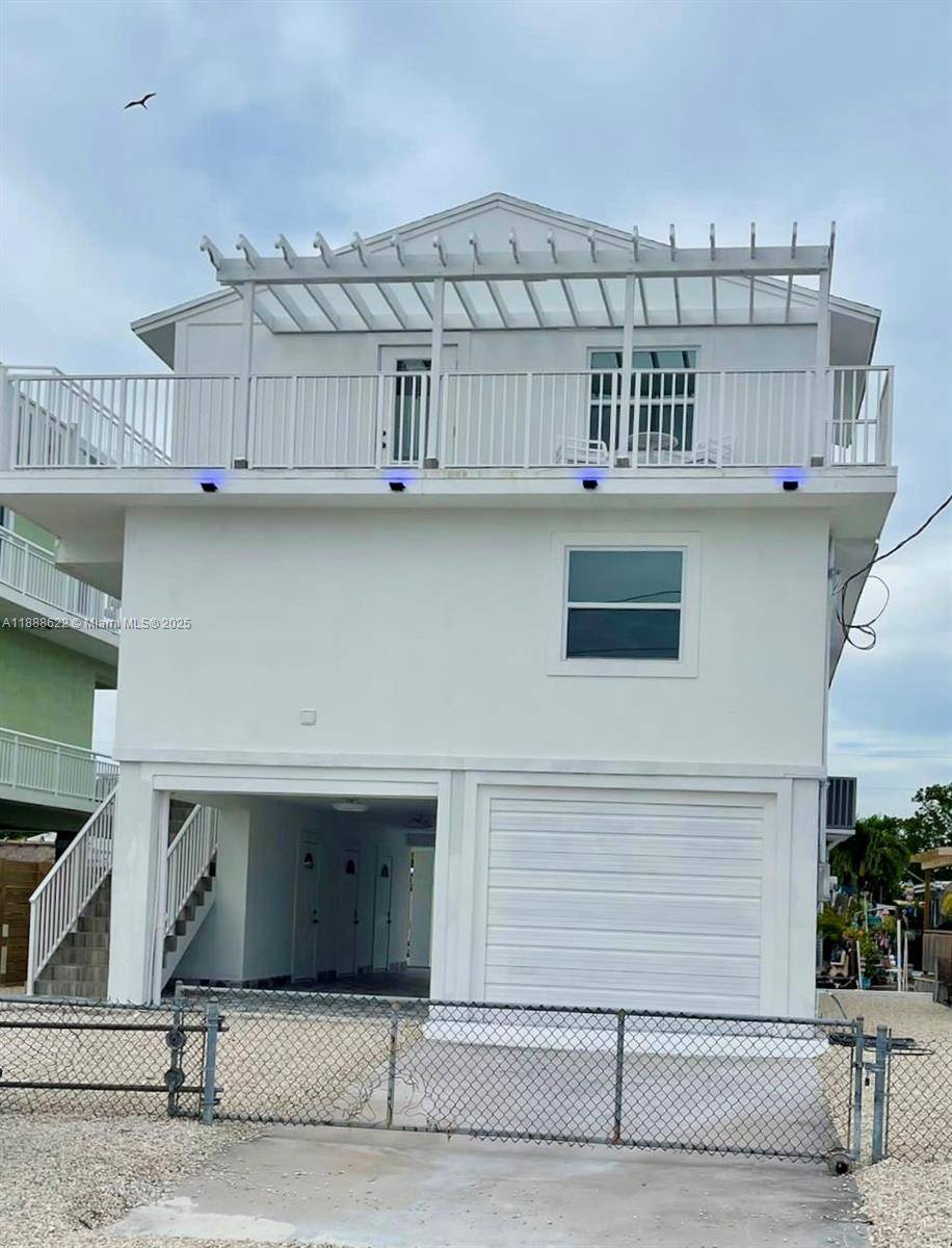 This stunning Key Largo waterfront residence has been fully renovated and is now available for sale.