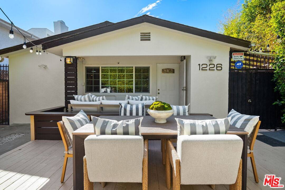 1226 Chelsea Ave 6BR Santa Monica La