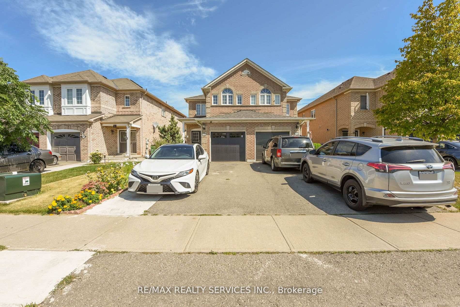 great location ! ! 3 bedrooms beautiful semi detached house with 2 washrooms at very great location available for rent from 15 of September 2023, great size kitchen and great ...